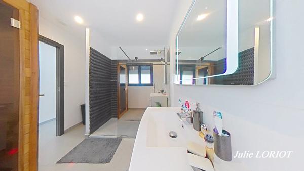 VILLA CONTEMPORAIRE 5 CHAMBRES