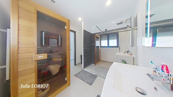 VILLA CONTEMPORAIRE 5 CHAMBRES