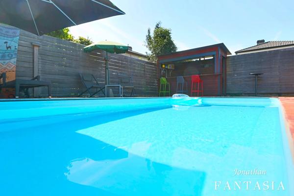 LA MAXE – Maison familiale de 230 m² au sol avec piscine chauffée et généreux espaces extérieurs