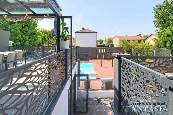 LA MAXE – Maison familiale de 230 m² au sol avec piscine chauffée et généreux espaces extérieurs