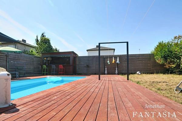 LA MAXE – Maison familiale de 230 m² au sol avec piscine chauffée et généreux espaces extérieurs