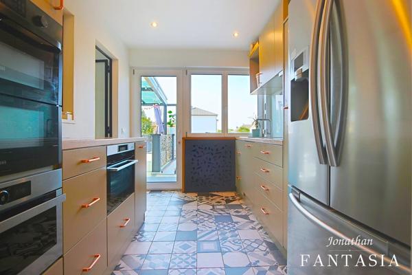 LA MAXE – Maison familiale de 230 m² au sol avec piscine chauffée et généreux espaces extérieurs