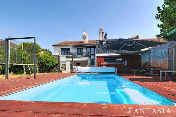 LA MAXE – Maison familiale de 230 m² au sol avec piscine chauffée et généreux espaces extérieurs