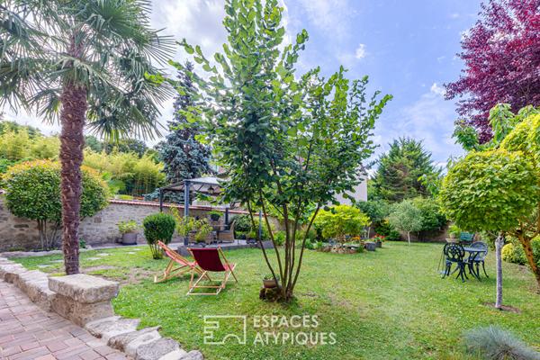 Un ancien presbytère réinventé, entre pierre et lumière, dans un village préservé du Vexin