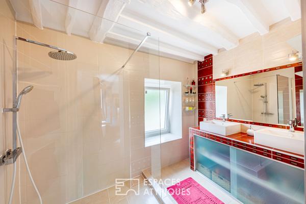 Un ancien presbytère réinventé, entre pierre et lumière, dans un village préservé du Vexin