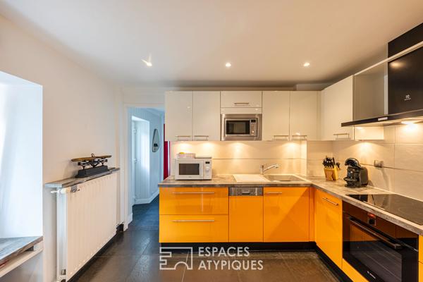 Un ancien presbytère réinventé, entre pierre et lumière, dans un village préservé du Vexin