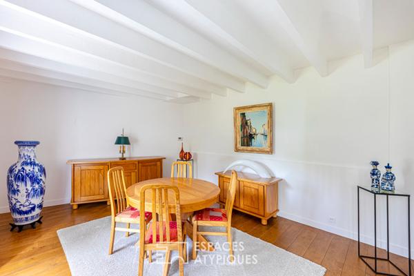 Un ancien presbytère réinventé, entre pierre et lumière, dans un village préservé du Vexin