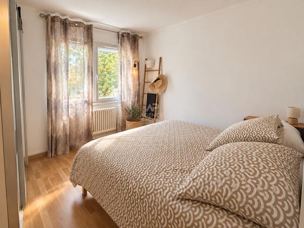 Appartement Verneuil Sur Seine 5 pièce(s) 93.57 m2 285 000 € **  - Référence  1830