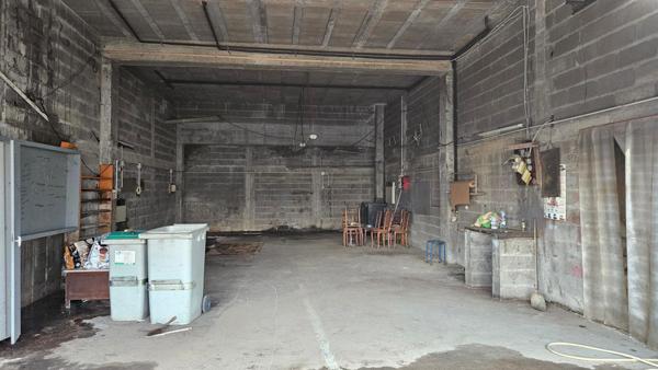 Maison et immense garage