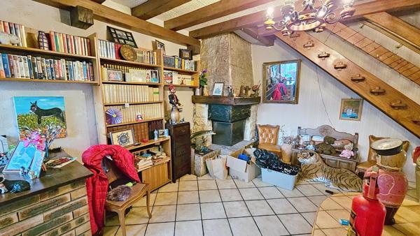 Maison et immense garage