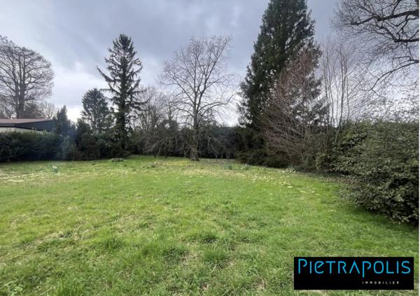 Magnifique Terrain plat de 821m2 viabilisé au centre de Genas !