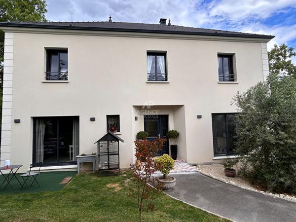 Maison Le Mesnil Le Roi 182 m2 1 395 000 € **  - Référence  4728
