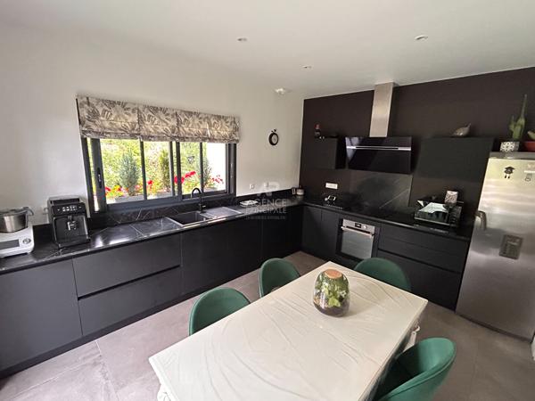Maison Le Mesnil Le Roi 182 m2 1 395 000 € **  - Référence  4728