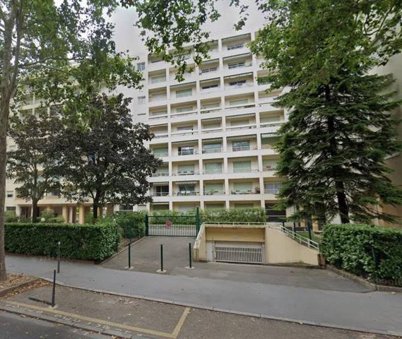 PARKING - 14 500 euros