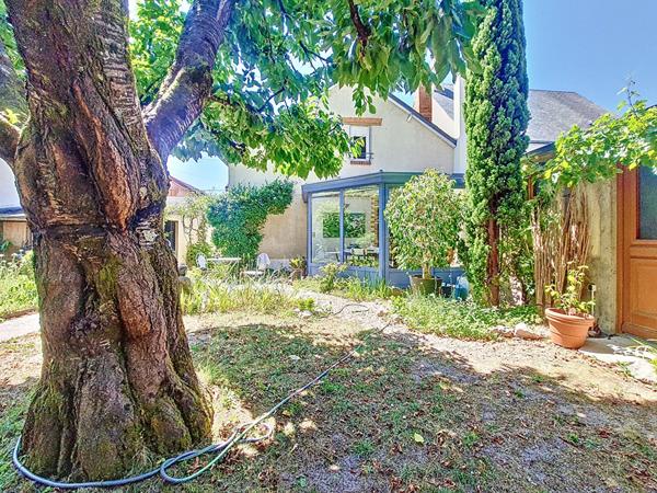 ORLEANS - MAISON ANNEES 30 - 120M2 au sol - 5 CHAMBRES - DOUBLE GARAGE - STUDIO INDEPENDANT louable - JARDIN ARBORE