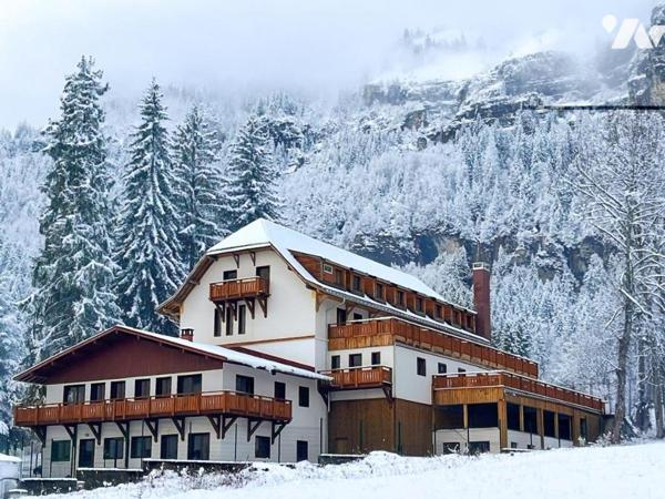 Plateaux bruts au sein d'une résidence entièrement rénovée, vue Mont-Blanc