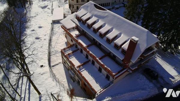 Plateaux bruts au sein d'une résidence entièrement rénovée, vue Mont-Blanc