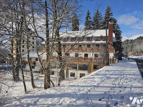Plateaux bruts au sein d'une résidence entièrement rénovée, vue Mont-Blanc