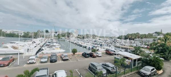 Appartement 3 pièces d'environ 82 m² habitable avec vue mer situé à la MARINA