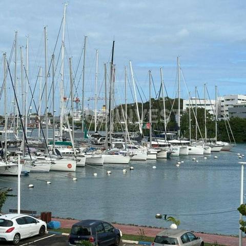 Appartement 3 pièces d'environ 82 m² habitable avec vue mer situé à la MARINA