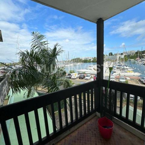 Appartement 3 pièces d'environ 82 m² habitable avec vue mer situé à la MARINA
