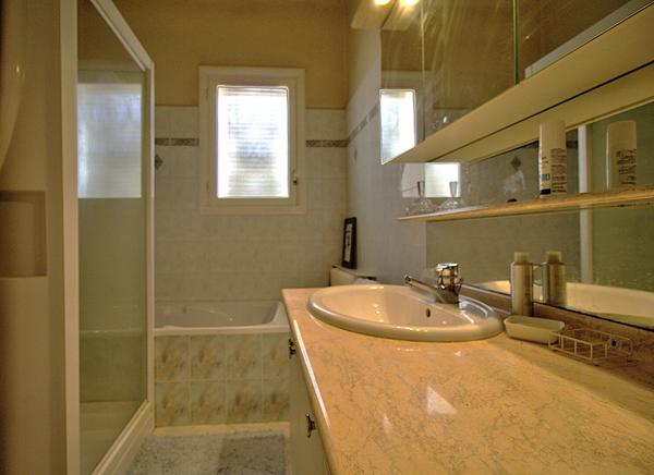 FOULAYRONNES - Maison lumineuse de 190m² avec garage et jardin située au calme dans un quartier recherché