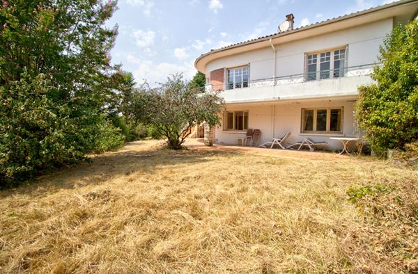 FOULAYRONNES - Maison lumineuse de 190m² avec garage et jardin située au calme dans un quartier recherché