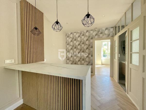 Sous compromis : Rez de jardin rénové dans une maison de Maître