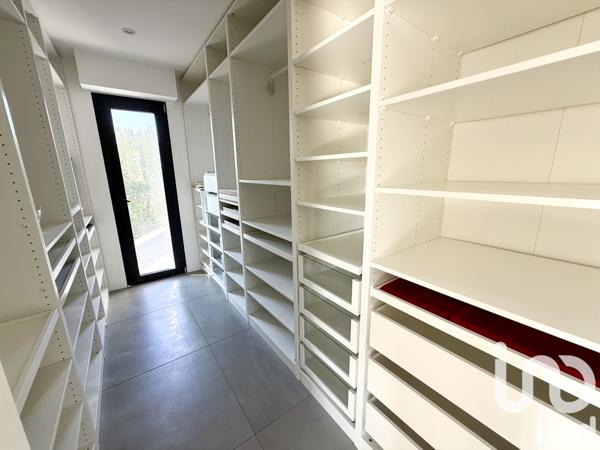 Location maison 7 pièces 204 m² Nîmes-Saint-Césaire