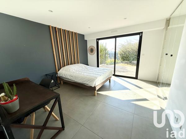 Location maison 7 pièces 204 m² Nîmes-Saint-Césaire