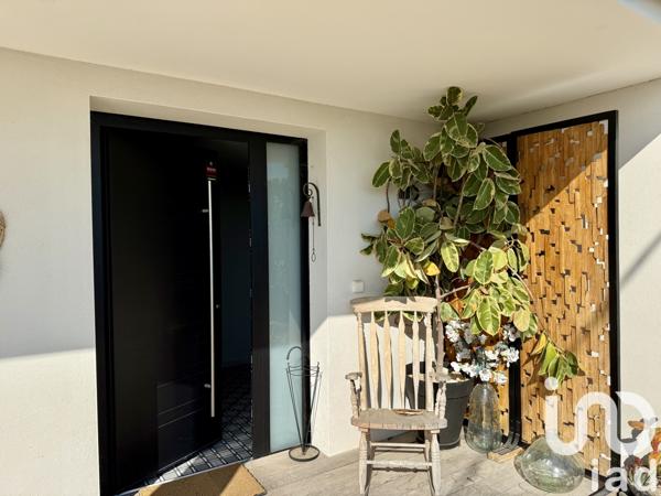 Location maison 7 pièces 204 m² Nîmes-Saint-Césaire