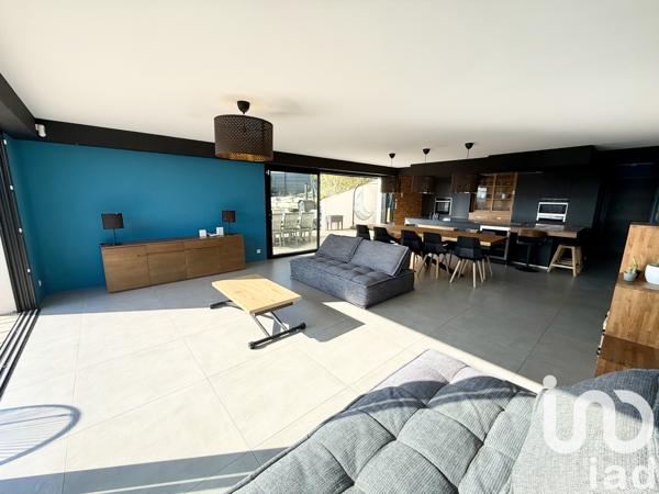 Location maison 7 pièces 204 m² Nîmes-Saint-Césaire