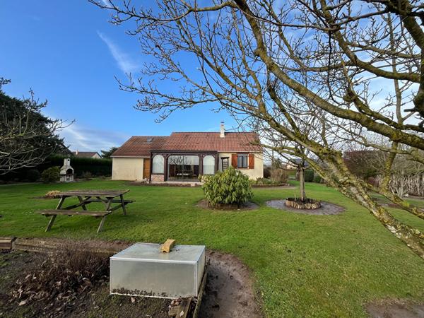 Charmante maison à Étrépagny 64.17 m2 / Garage double / terrain 1173 m²