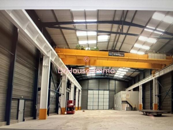 Bureau à louer 1 pièce de 1 600 m²