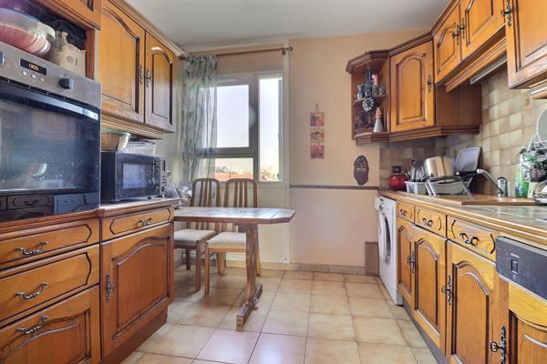 URGENT PIED DE LA GARE 4 pièce(s) 83 m2 + Balcon+ Cellier