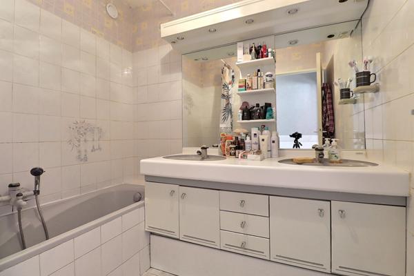 URGENT PIED DE LA GARE 4 pièce(s) 83 m2 + Balcon+ Cellier