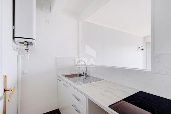 VILLA DU BEL AIR  STUDIO   8eme étage   avec  BALCON