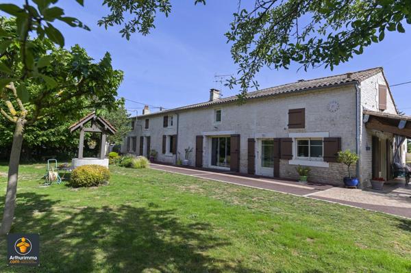 Vente                                                      Maison
                        
                     7 pièces                      292 m2                     à Vallans