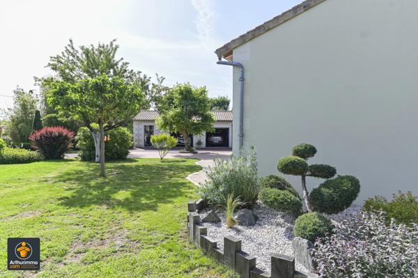 Vente                                                      Maison
                        
                     7 pièces                      292 m2                     à Vallans