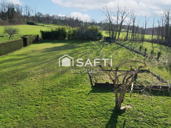 Maison de plain-pied 5 pièces avec jardin.