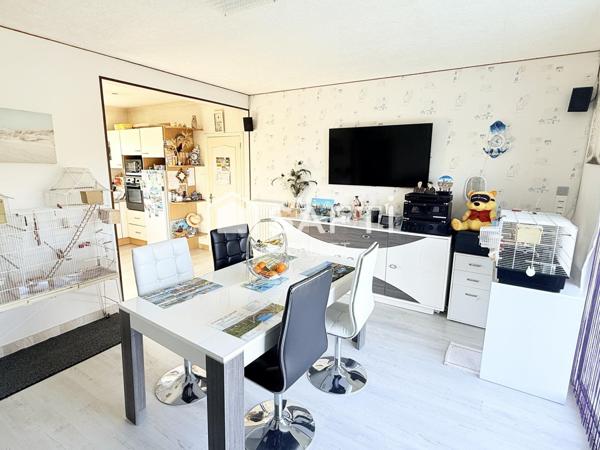 Maison de plain-pied 5 pièces avec jardin.