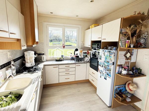 Maison de plain-pied 5 pièces avec jardin.