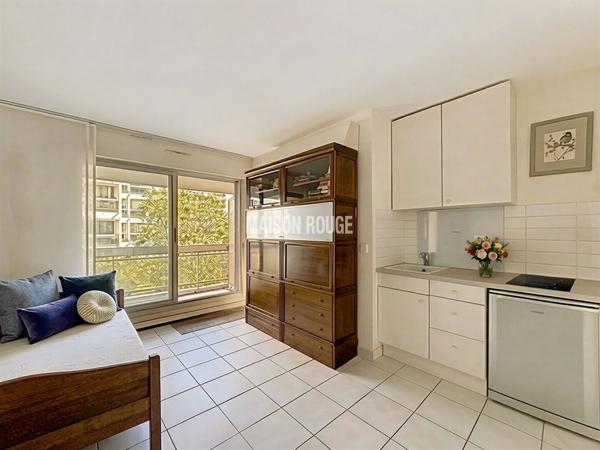 Boulogne M° Jean-Jaurès - Rare - Studio avec beau balcon sur jardin