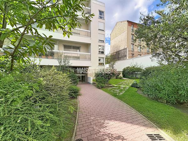 Boulogne M° Jean-Jaurès - Rare - Studio avec beau balcon sur jardin