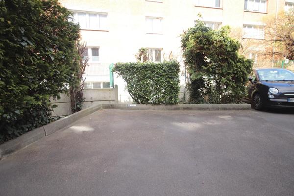 A LOUER : Parking à Lille • • 90 € CC • Réf. 721-00101