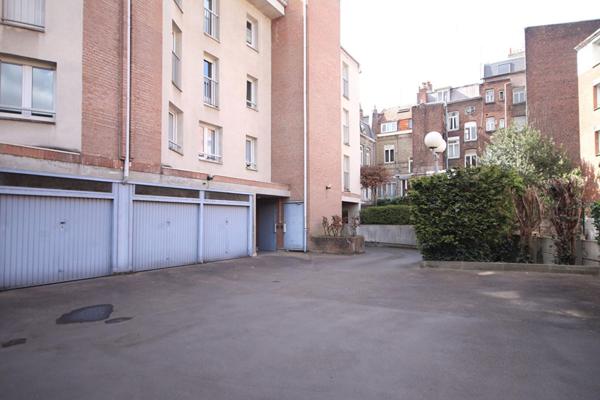A LOUER : Parking à Lille • • 90 € CC • Réf. 721-00101