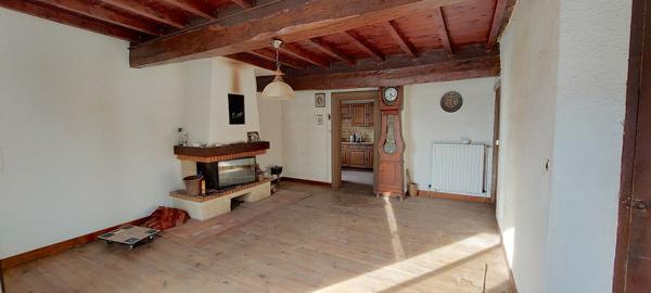 MAISON DE VILLAGE AU COEUR D'UN VILLAGE PAISIBLE