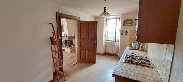 MAISON DE VILLAGE AU COEUR D'UN VILLAGE PAISIBLE