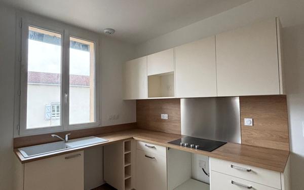 Appartement à louer    3 pièces •  Pouillon