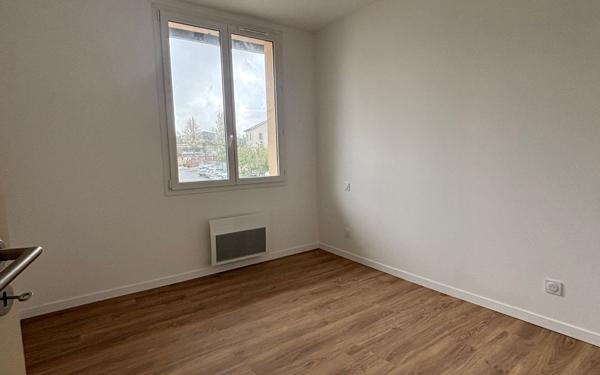 Appartement à louer    3 pièces •  Pouillon